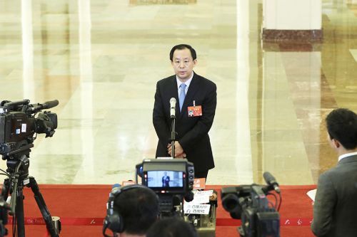 陸昊在全國(guó)兩會(huì)“部長(zhǎng)通道”答記者問 陸昊在全國(guó)兩會(huì)“部長(zhǎng)通道”答記者問